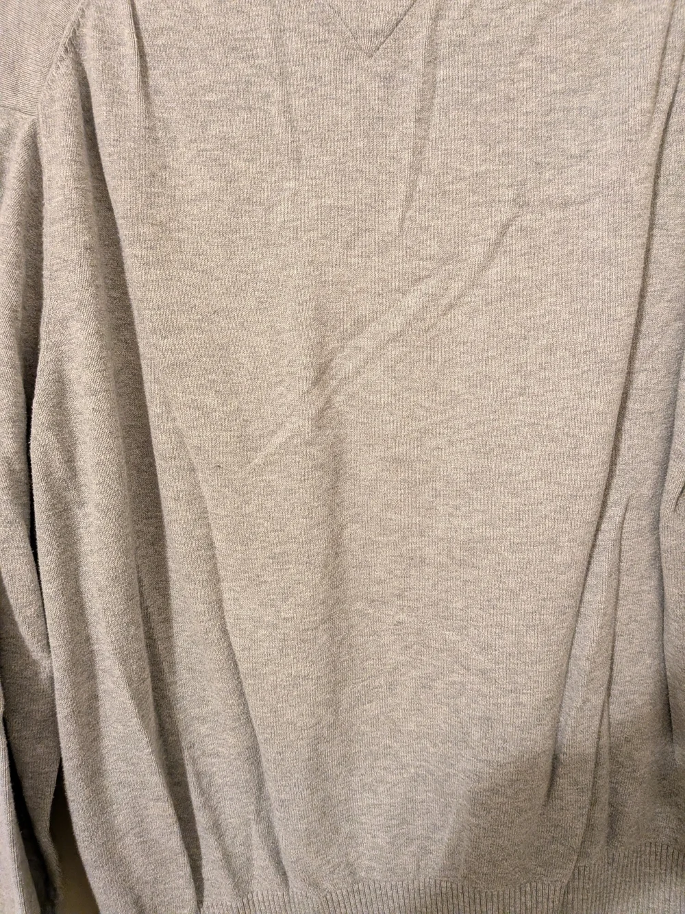 Tommy Hilfiger Men's V-Neck Sweater in Heather Gray